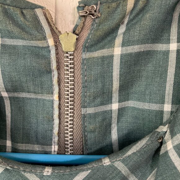 Vintage pleated short sleeve attached neck tie back zipper dress Henry Lee brand - Picture 11 of 16